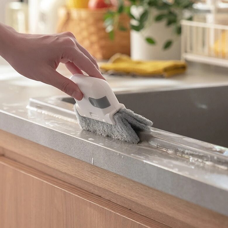 Griovelių valymo įrankis su semtuvėliu