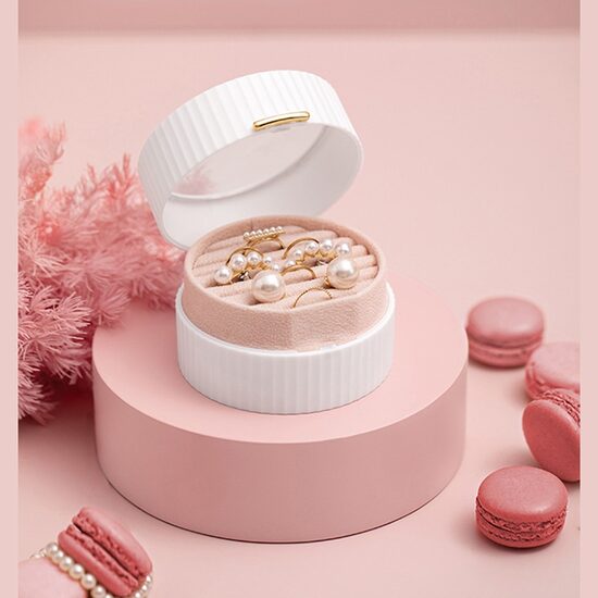 kompaktiška papuošalų dėžutė