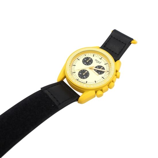 Vyriškas laikrodis su geltonu korpusu ir juodu dirželiu